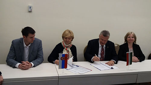 Usaglašena konačna verzija Nacrta Sporazuma između Vlade Republike Srbije i Vlade Mađarske o saradnji u oblasti
održivog upravljanja prekograničnim vodama i slivovima od zajedničkog interesa Usaglašena konačna verzija Nacrta Sporazuma između Vlade Republike Srbije i Vlade Mađarske o saradnji u oblasti
održivog upravljanja prekograničnim vodama i slivovima od zajedničkog interesa